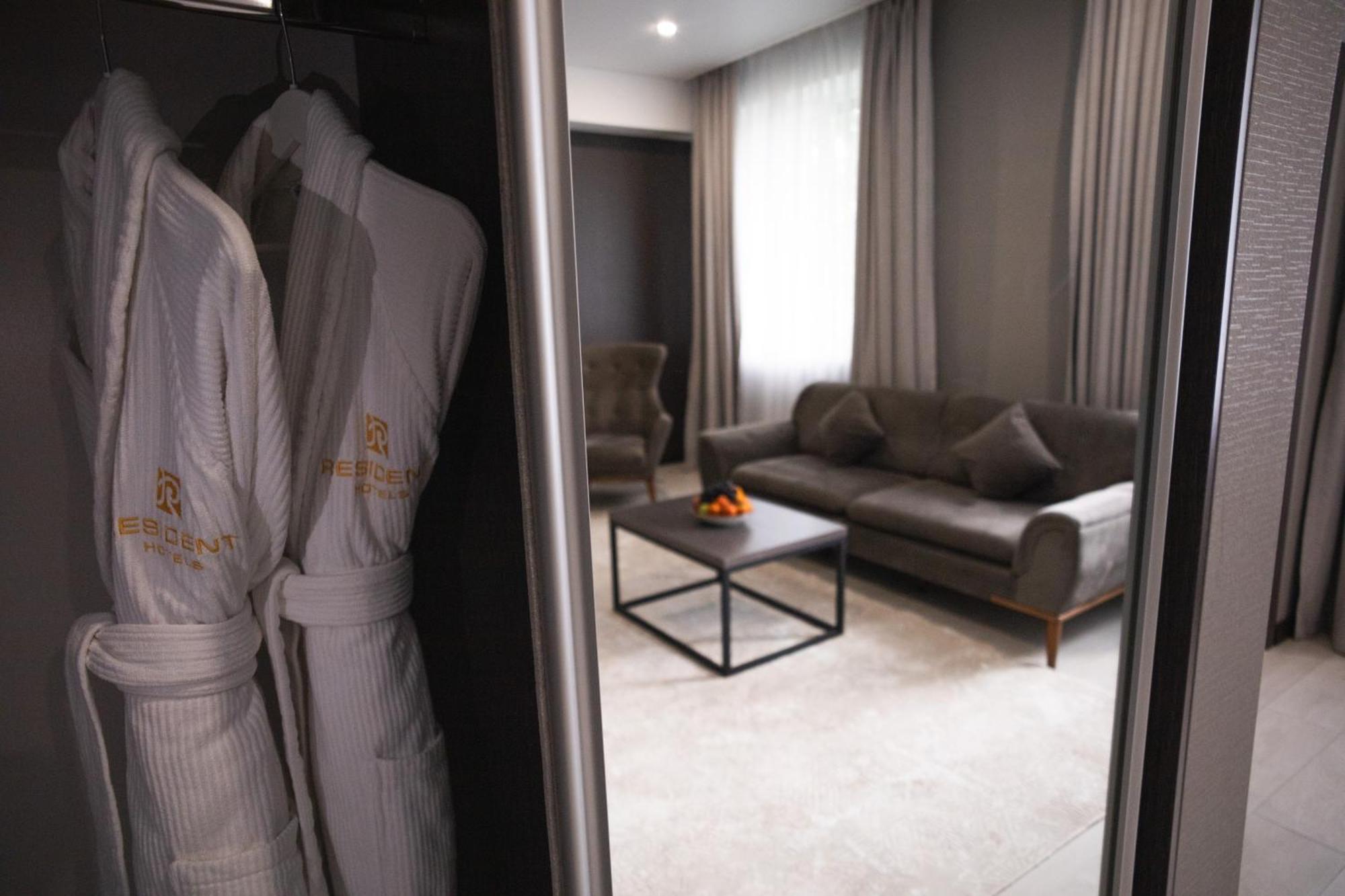 Resident Hotel Kazybek Bi Almaty Exterior photo
